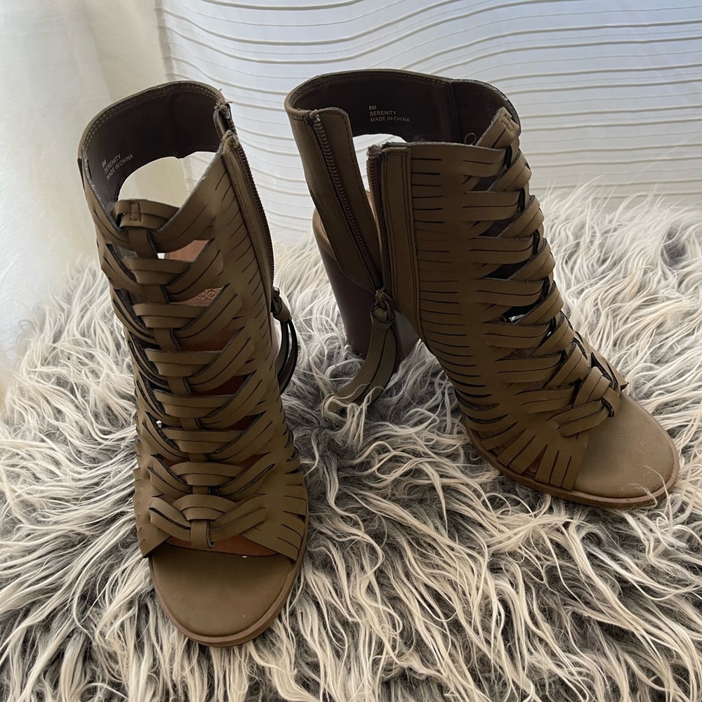 Charlotte Russe shoes, only worn 1 time, very stylish shoe
